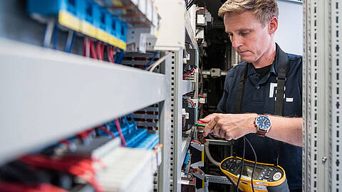 Switchgear inspection and inspection service