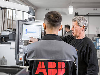 Training at machine tools in the Kolping training center