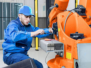 Service for industrial robots - KUKA and ABB