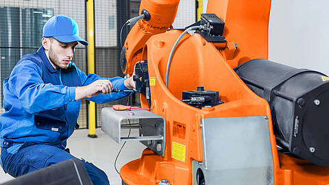 Service for industrial robots - KUKA and ABB